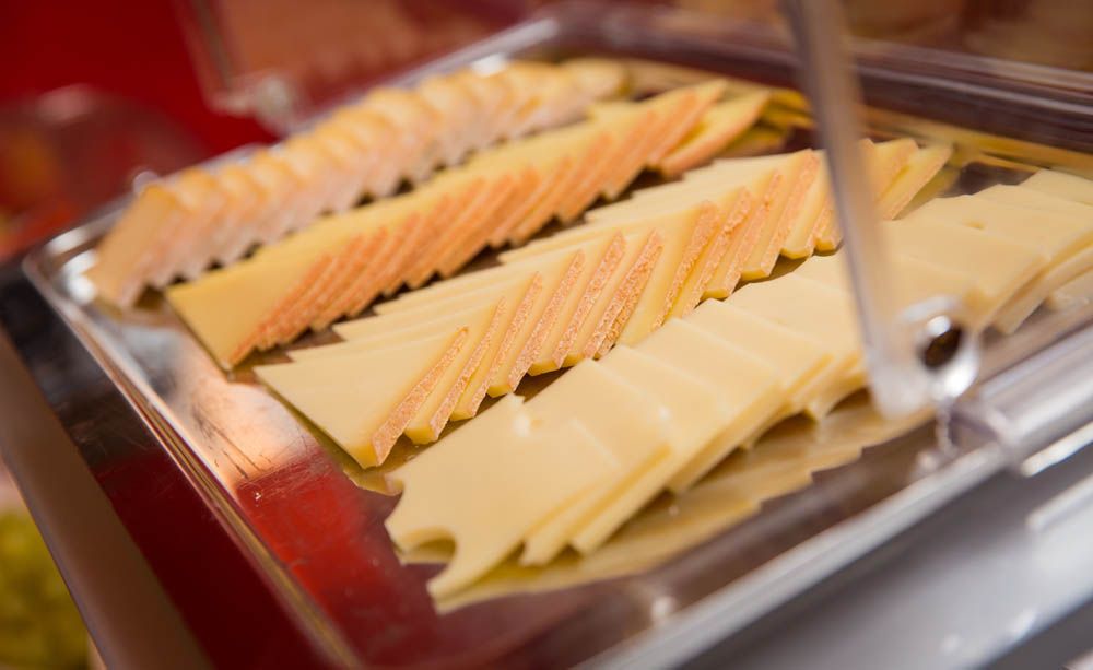 Käseauswahl am Frühstücksbuffet, Hotel Belair Wallisellen