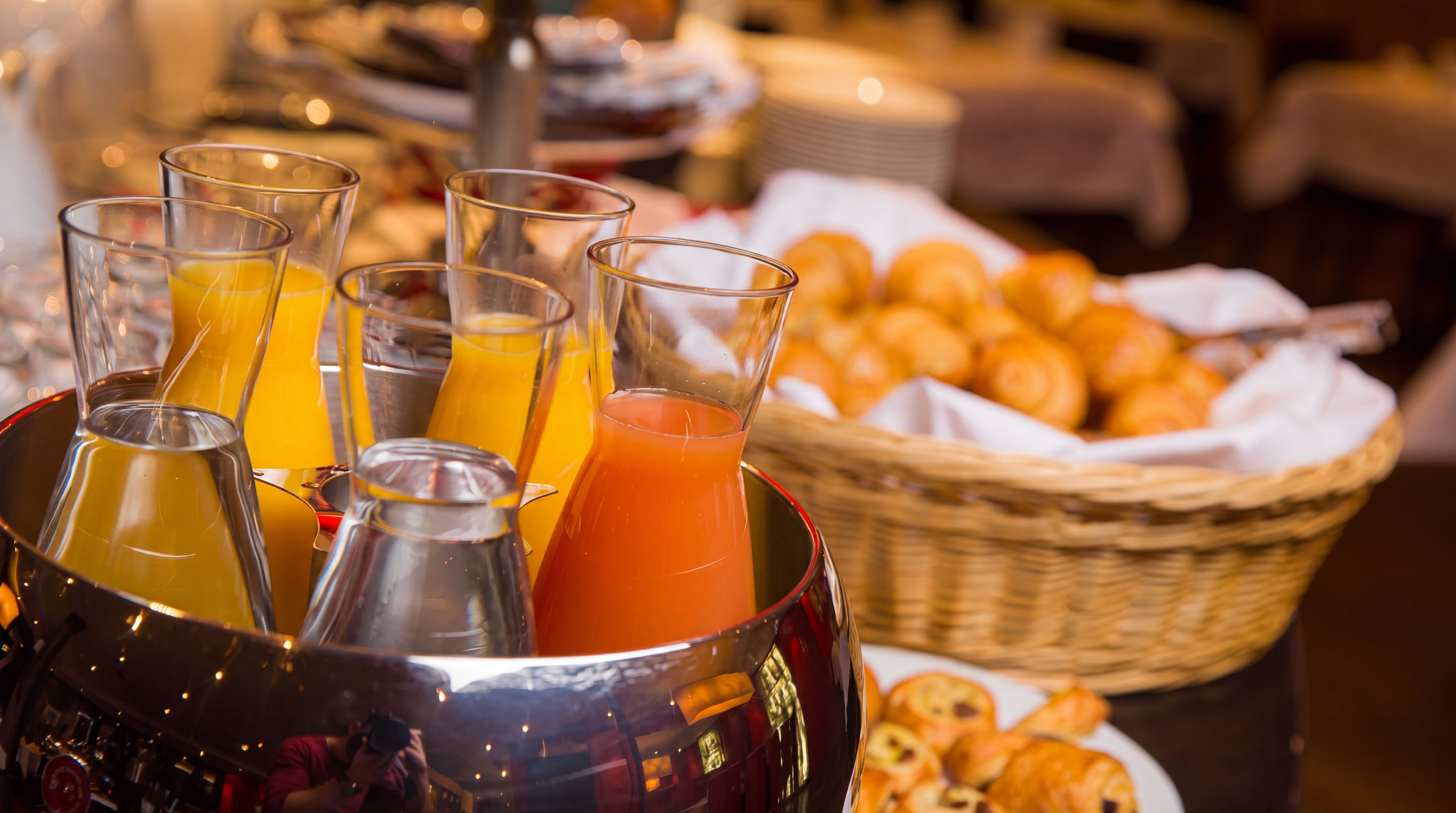 Frische Säfte am Frühstücksbuffet, Hotel Belair Wallisellen